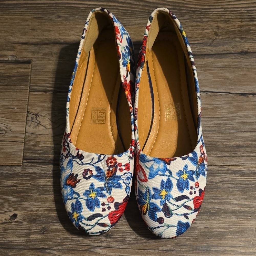 Love Women Floral Canvas Flats - Red and Blue Size 9